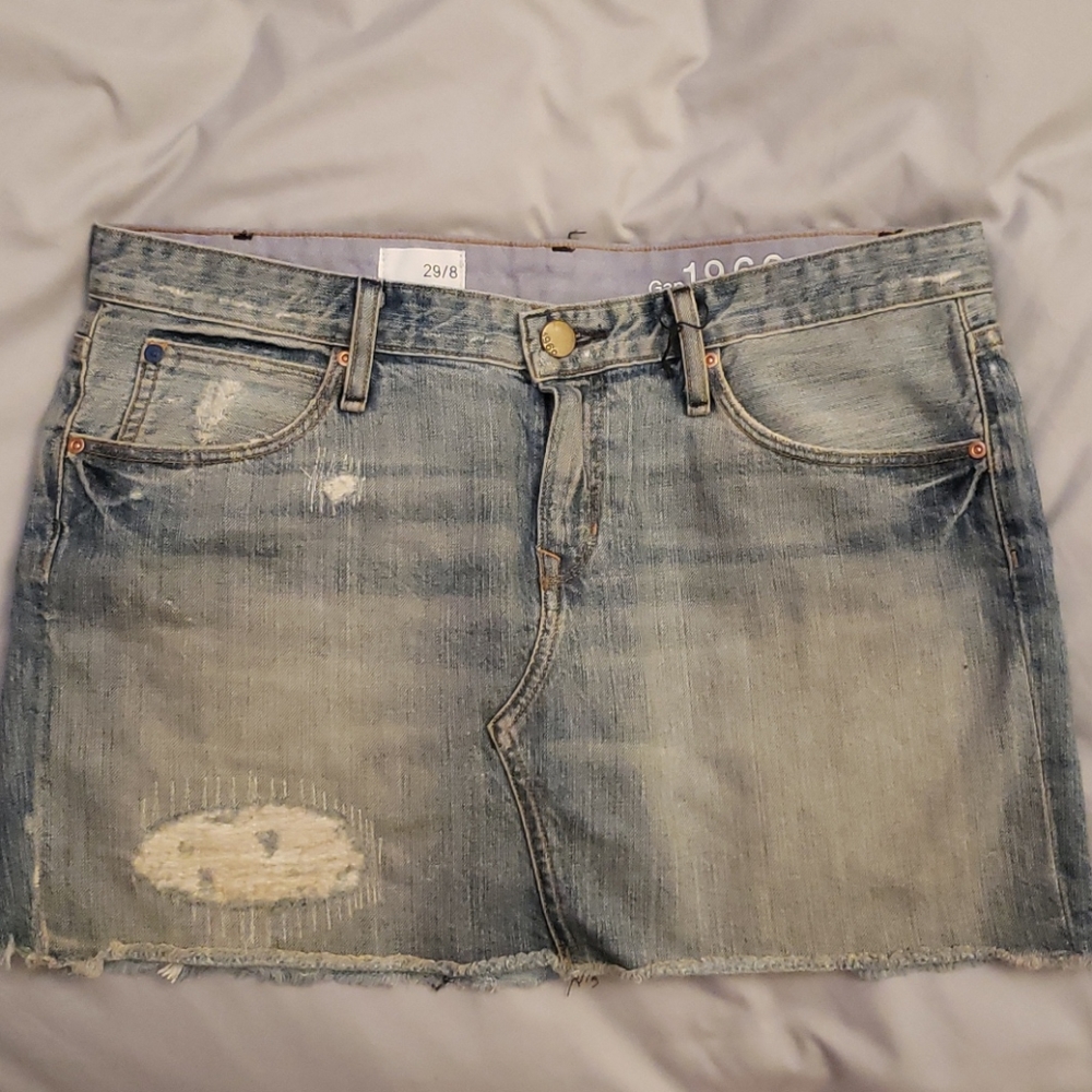Distressed gap Jean skirt